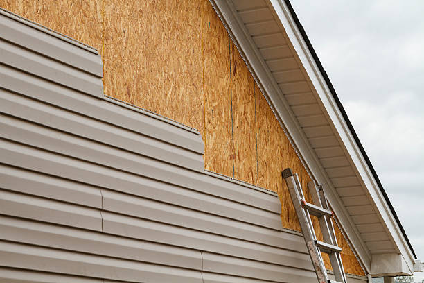 Professional Wood Siding technician working in Tappahannock, VA